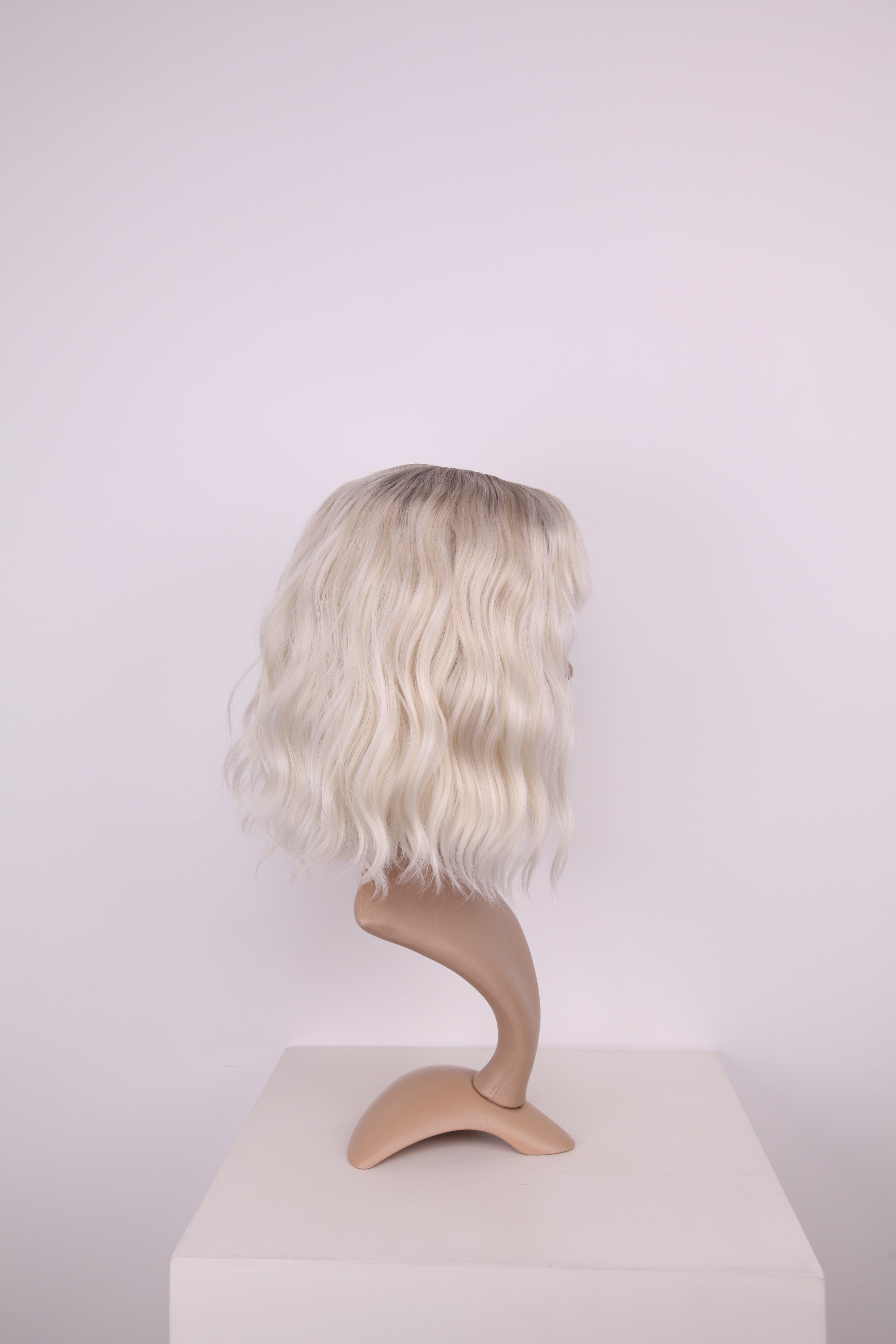 arda-wigs-classic-hati-per-cke-frost-blond-gewellt image 4