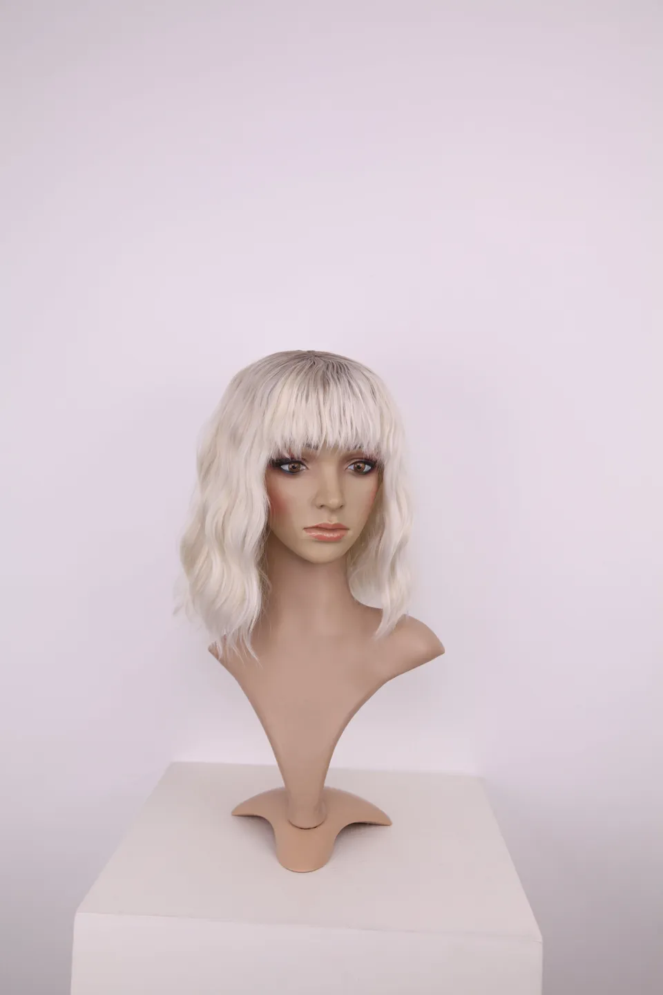 arda-wigs-classic-hati-per-cke-frost-blond-gewellt image 1