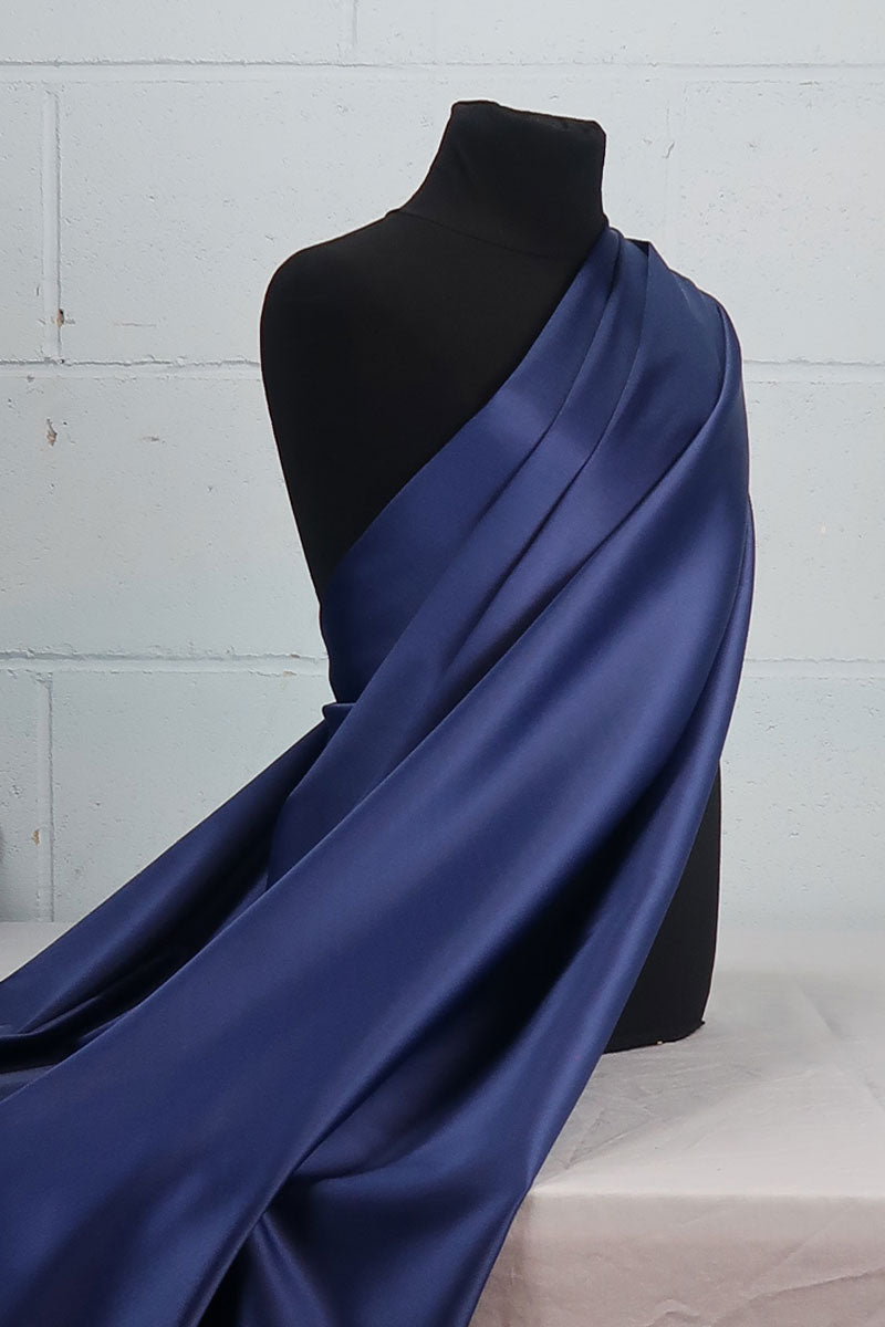 coscraft-fabrics-stretch-duchess-satin-stoff-schwarz-0-5-m image 5