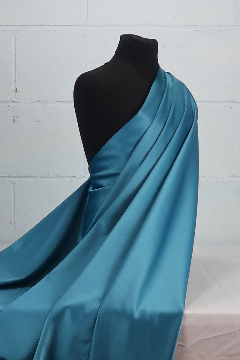 coscraft-fabrics-stretch-duchess-satin-stoff-schwarz-0-5-m image 4