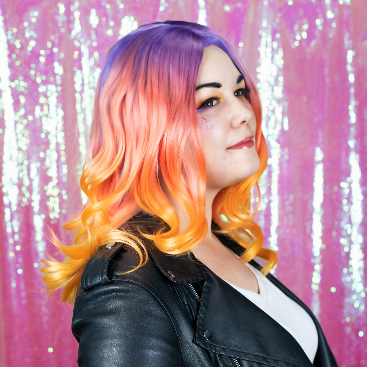 arda-wigs-classic-synthwave-per-cke-ombr-bunt-mittellang-lockig image 2