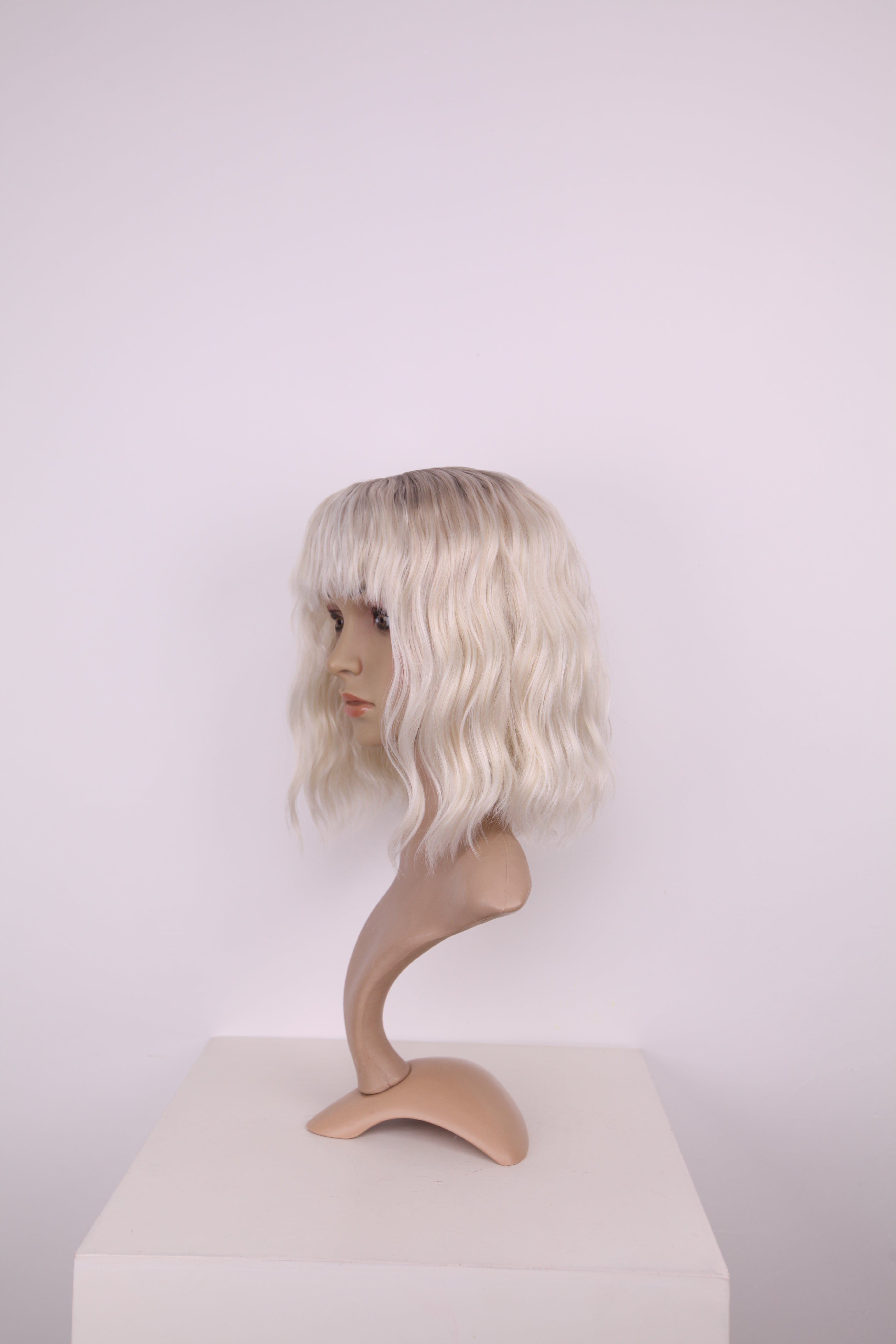 arda-wigs-classic-hati-per-cke-frost-blond-gewellt image 2