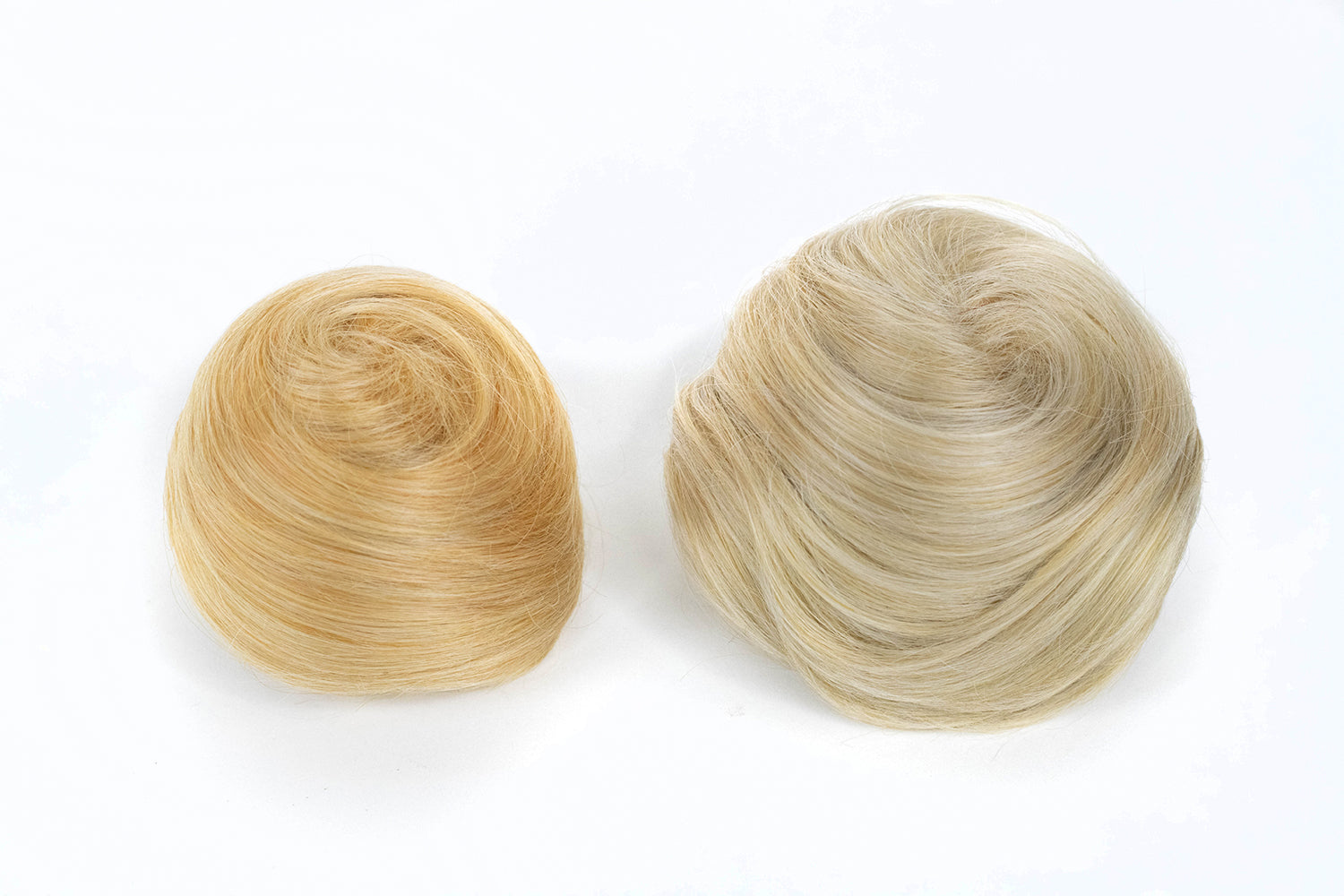 arda-wigs-classic-mega-bun-haarteil-titanium-blonde image 2