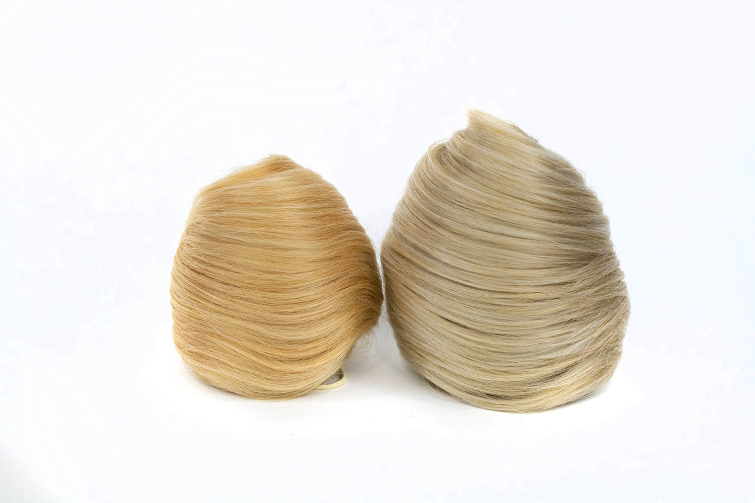 arda-wigs-classic-mega-bun-haarteil-titanium-blonde image 3