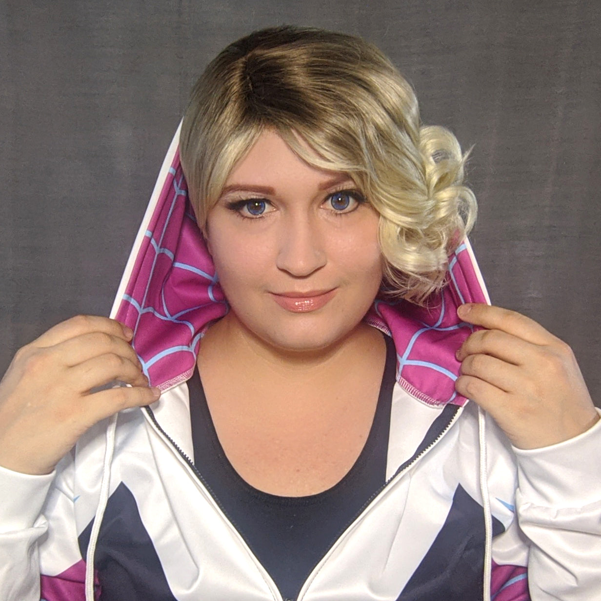 arda-wigs-classic-gwendolyn-lockenper-cke-titanium-blonde image 3