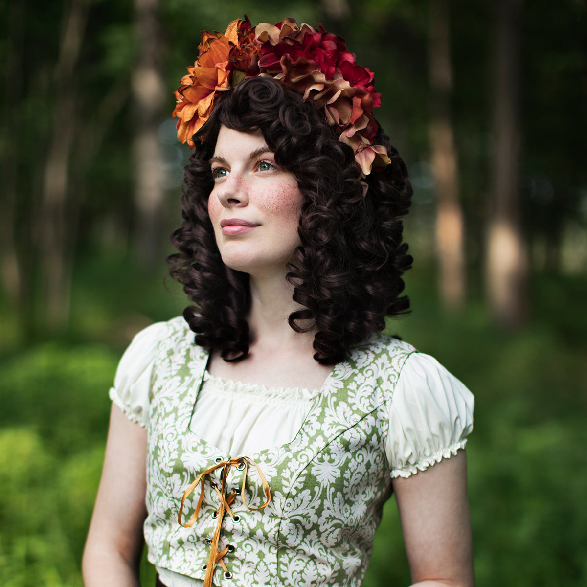 arda-wigs-classic-rosie-per-cke-schwarz-lockig-mittellang image 6
